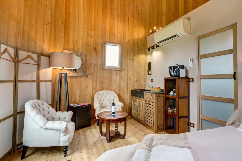 Saint-Jean-de-Blaignac Coup 2 Foudres Bed & Breakfast エクステリア 写真