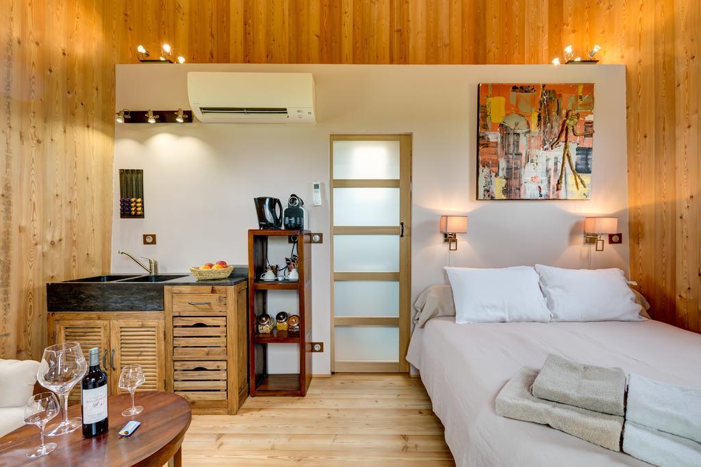 Saint-Jean-de-Blaignac Coup 2 Foudres Bed & Breakfast エクステリア 写真