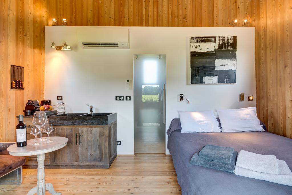 Saint-Jean-de-Blaignac Coup 2 Foudres Bed & Breakfast エクステリア 写真