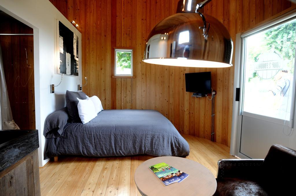 Saint-Jean-de-Blaignac Coup 2 Foudres Bed & Breakfast エクステリア 写真