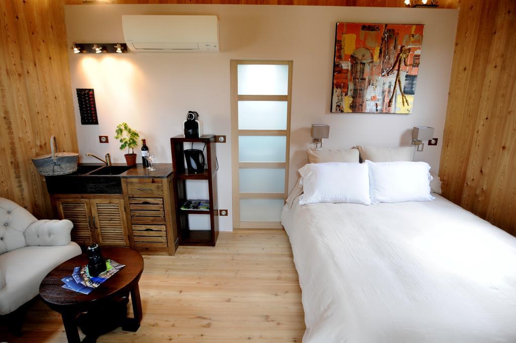 Saint-Jean-de-Blaignac Coup 2 Foudres Bed & Breakfast エクステリア 写真