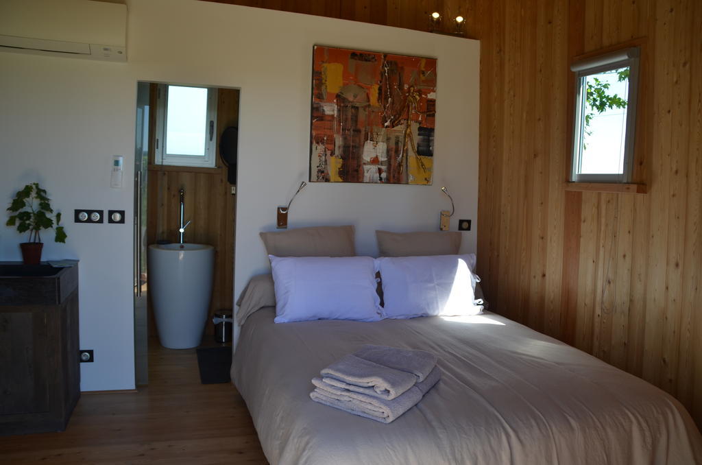 Saint-Jean-de-Blaignac Coup 2 Foudres Bed & Breakfast 部屋 写真