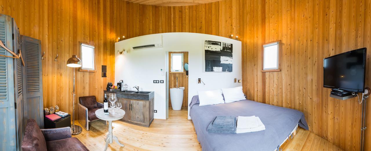 Saint-Jean-de-Blaignac Coup 2 Foudres Bed & Breakfast エクステリア 写真